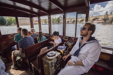 Paseo en barco por el Castillo de Praga y Moldava